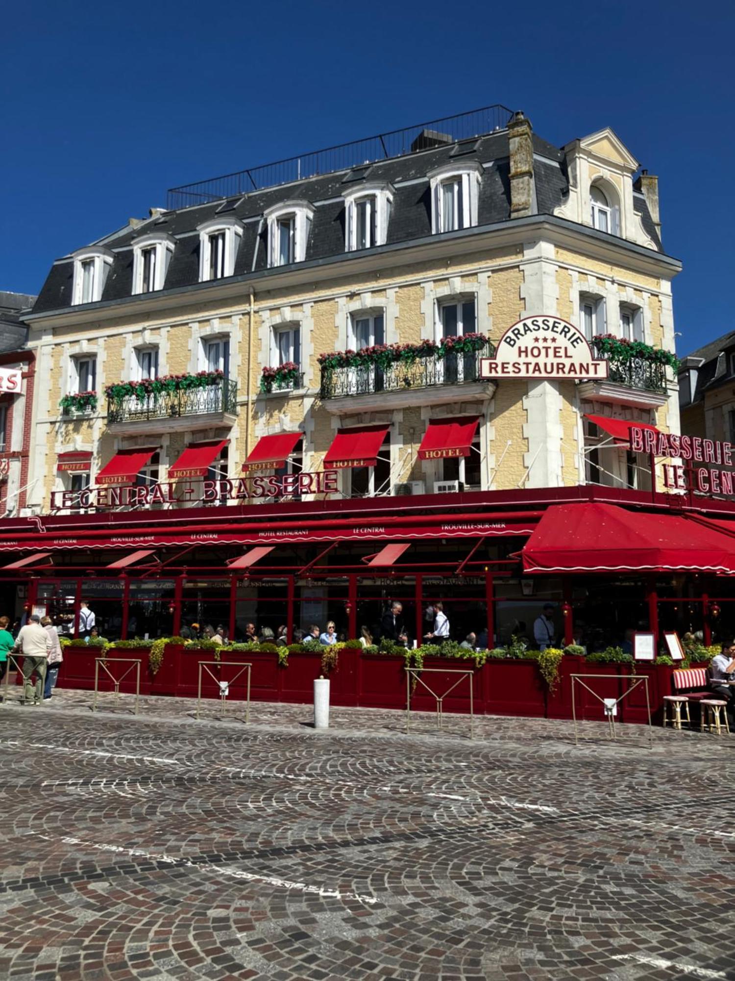 Palace Le Bonheur